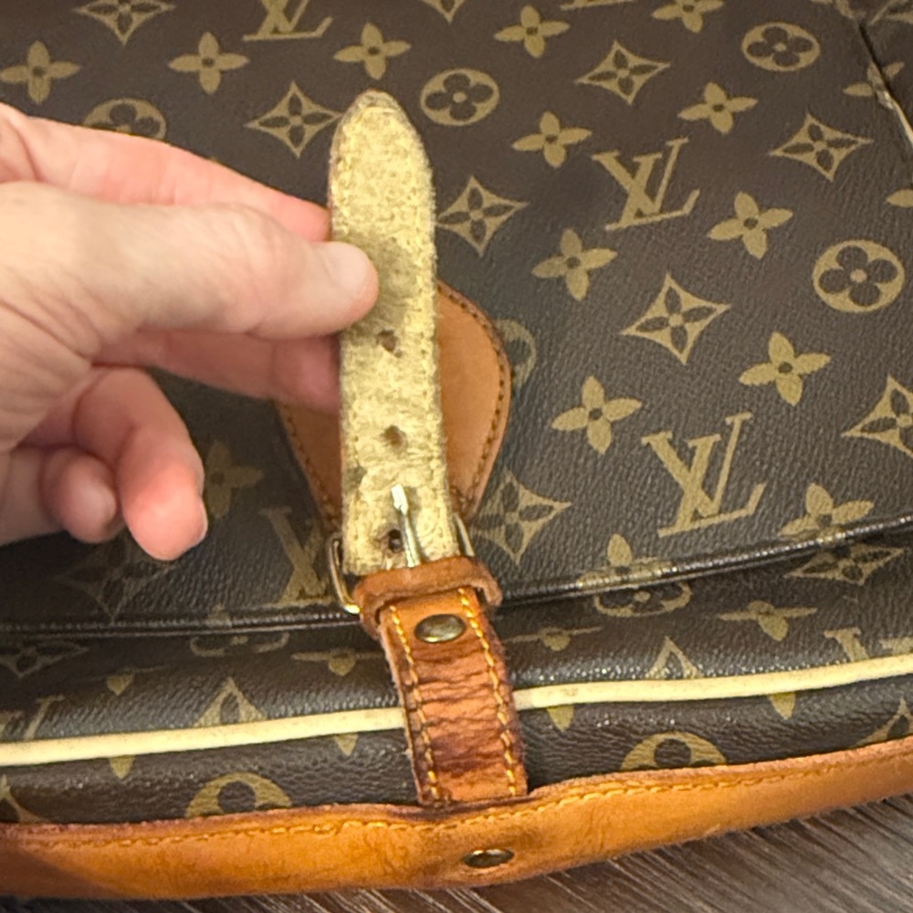 Vintage Louis Vuitton Monogram Crossbody Messenger Bag - Picture 4 of 10